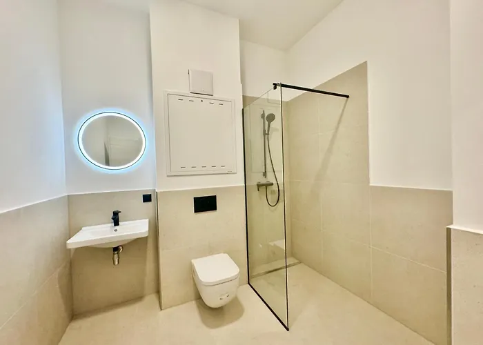 Modern Design With Garden & Free Parking Daire Viyana