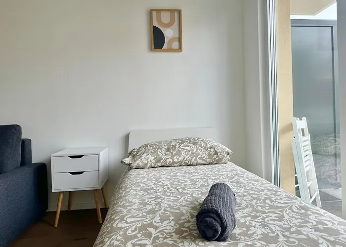 Daire Modern Design With Garden & Free Parking *