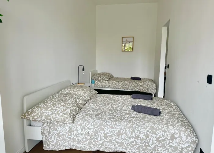 Daire Modern Design With Garden & Free Parking *
